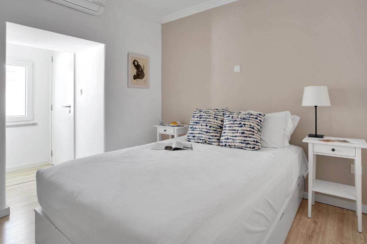 Modern 2 Bedroom In Estrela With Outside Terrace! Amazing For Families, Couples, Friends Appartement Lissabon