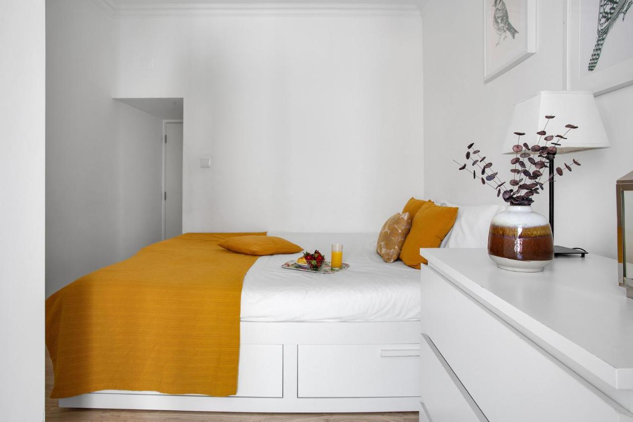 Appartement Modern 2 Bedroom In Estrela With Outside Terrace! Amazing For Families, Couples, Friends Lissabon