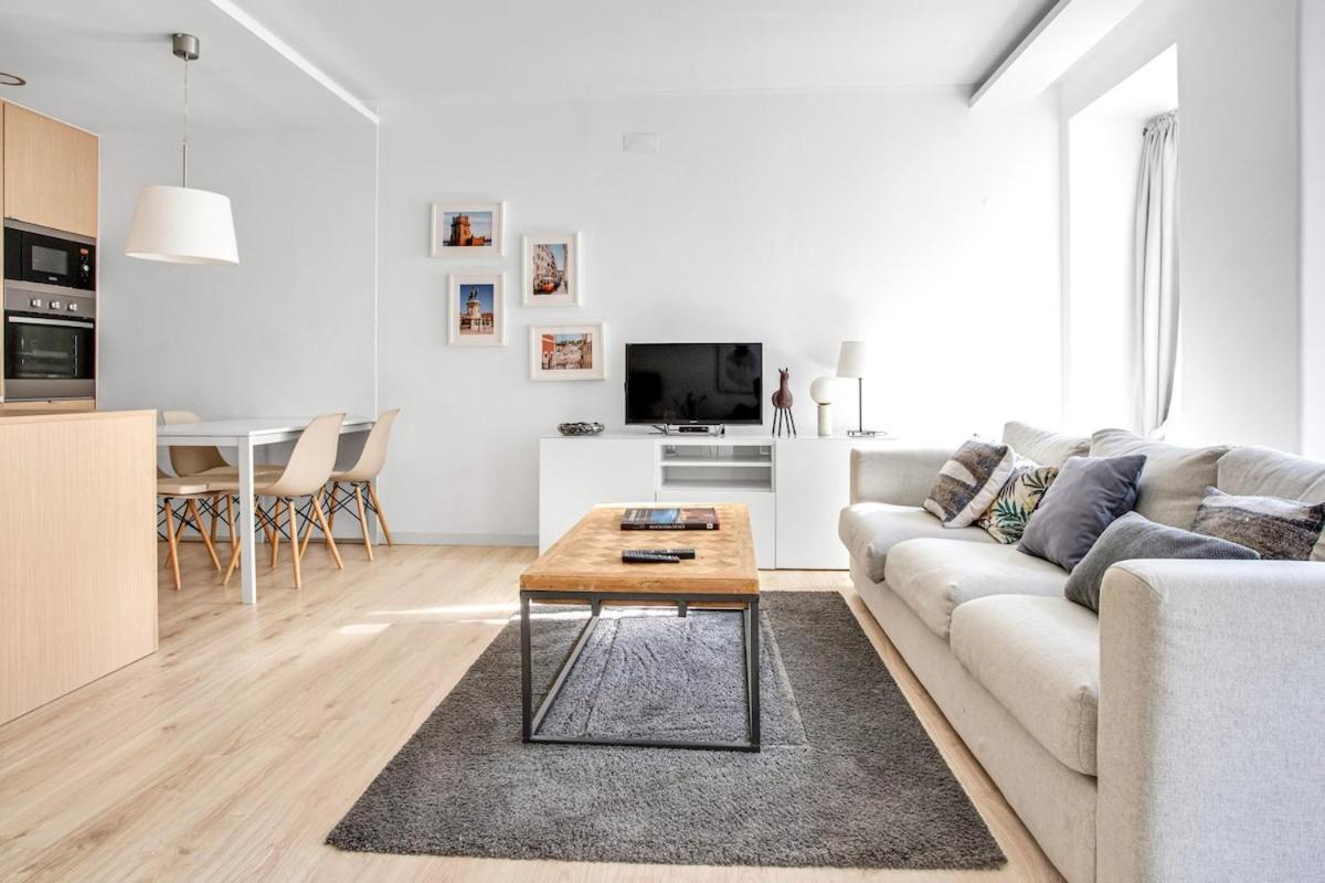 Modern 2 Bedroom In Estrela With Outside Terrace! Amazing For Families, Couples, Friends * Lissabon